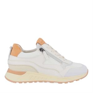 Piedi Nudi Lore